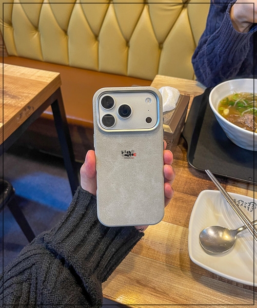 지인이 구매한 아이폰 17 프로 뒷면 실물 디자인과 카메라 렌즈